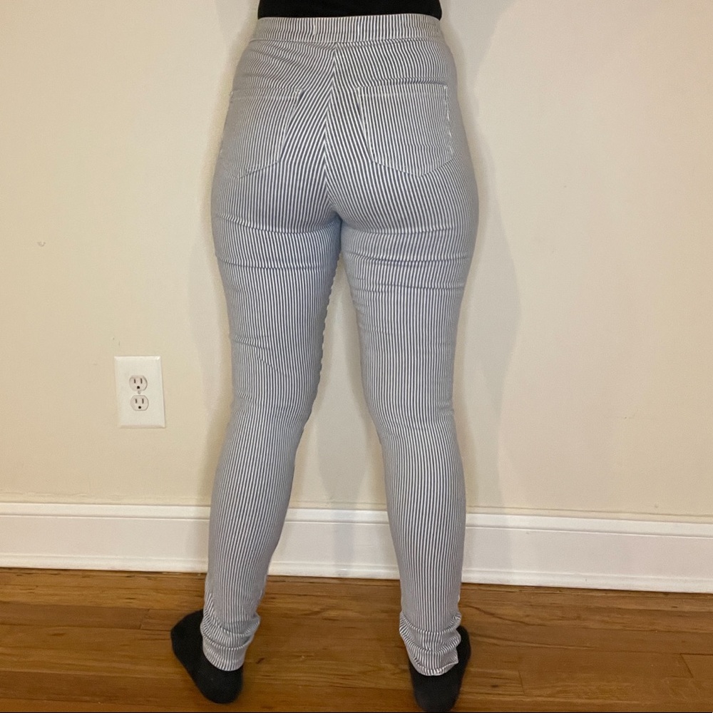 High Rise Pin-Stripped Jeans - Picture 5 of 8